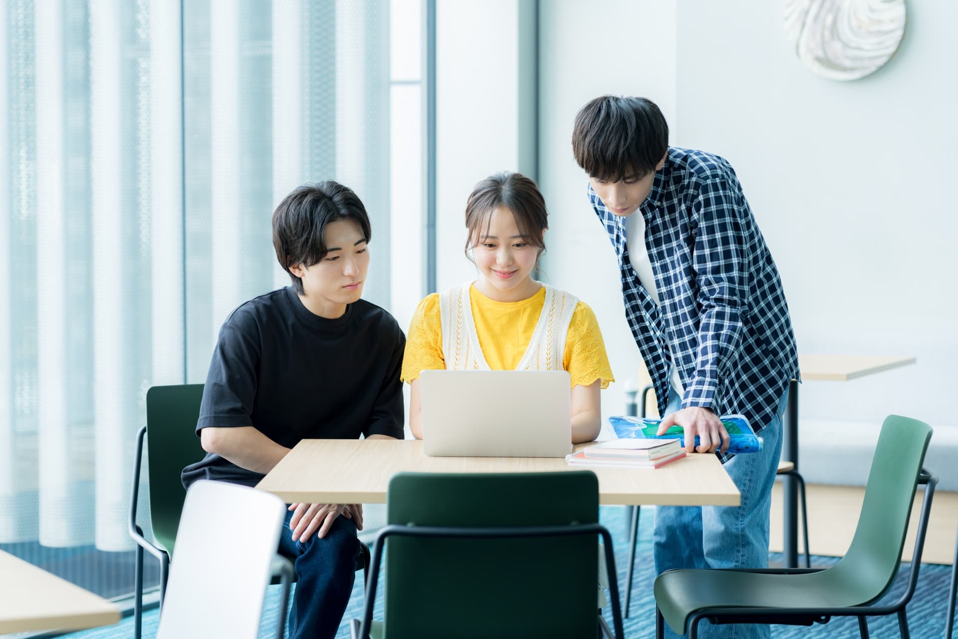 2. 教育事業(オンラインプログラミングスクール)